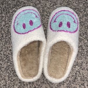 Smiley face slippers bought off of Etsy. Brand new not used at all. Great look!
